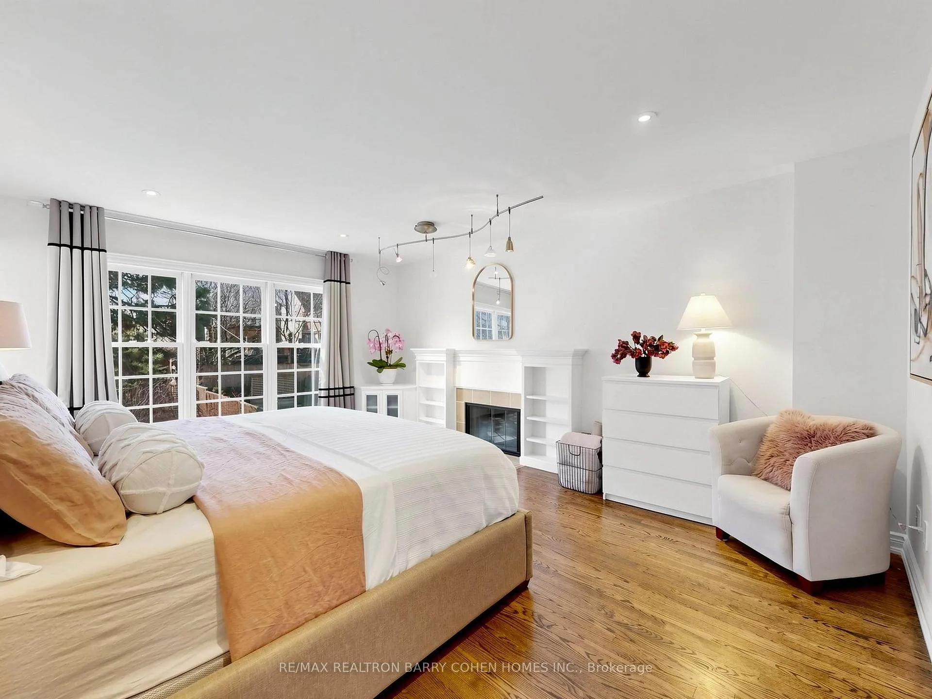 Photo 23 of 183 Cortleigh Boulevard, Toronto, Lawrence Park South — HOMEH