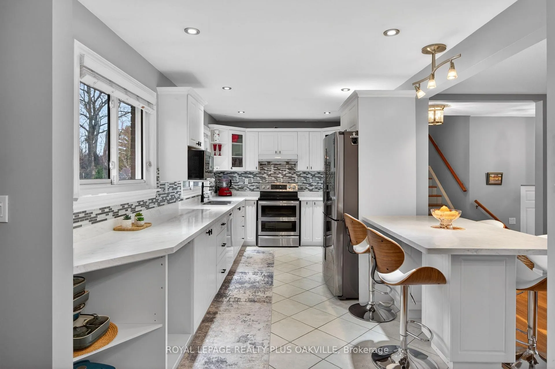 Photo 6 of 512 Pinedale Avenue, Burlington, Appleby — HOMEH