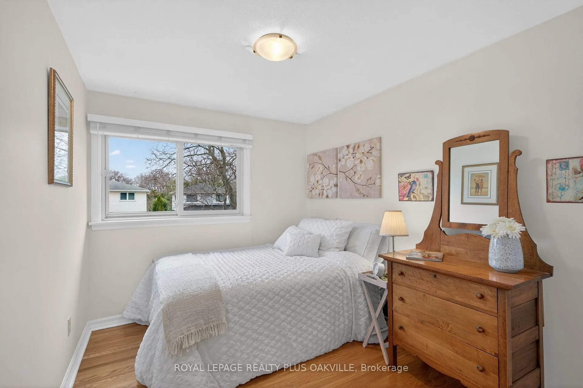 Photo 13 of 512 Pinedale Avenue, Burlington, Appleby — HOMEH