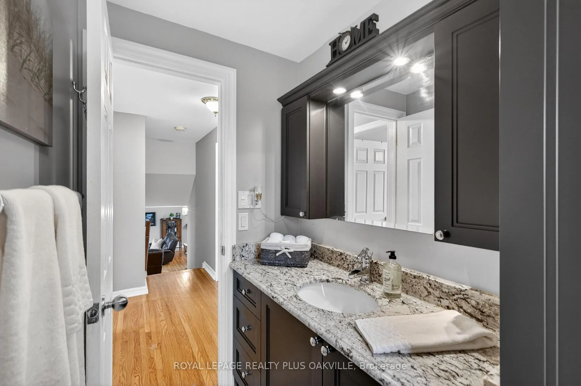 Photo 14 of 512 Pinedale Avenue, Burlington, Appleby — HOMEH
