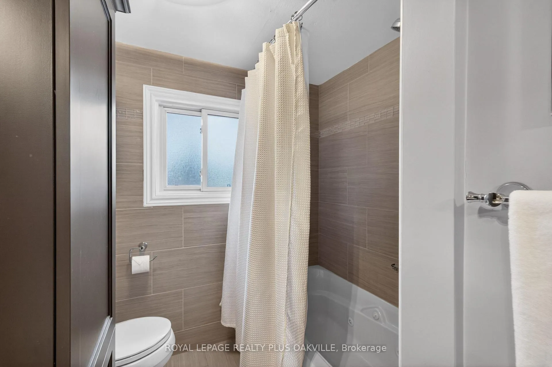 Photo 15 of 512 Pinedale Avenue, Burlington, Appleby — HOMEH