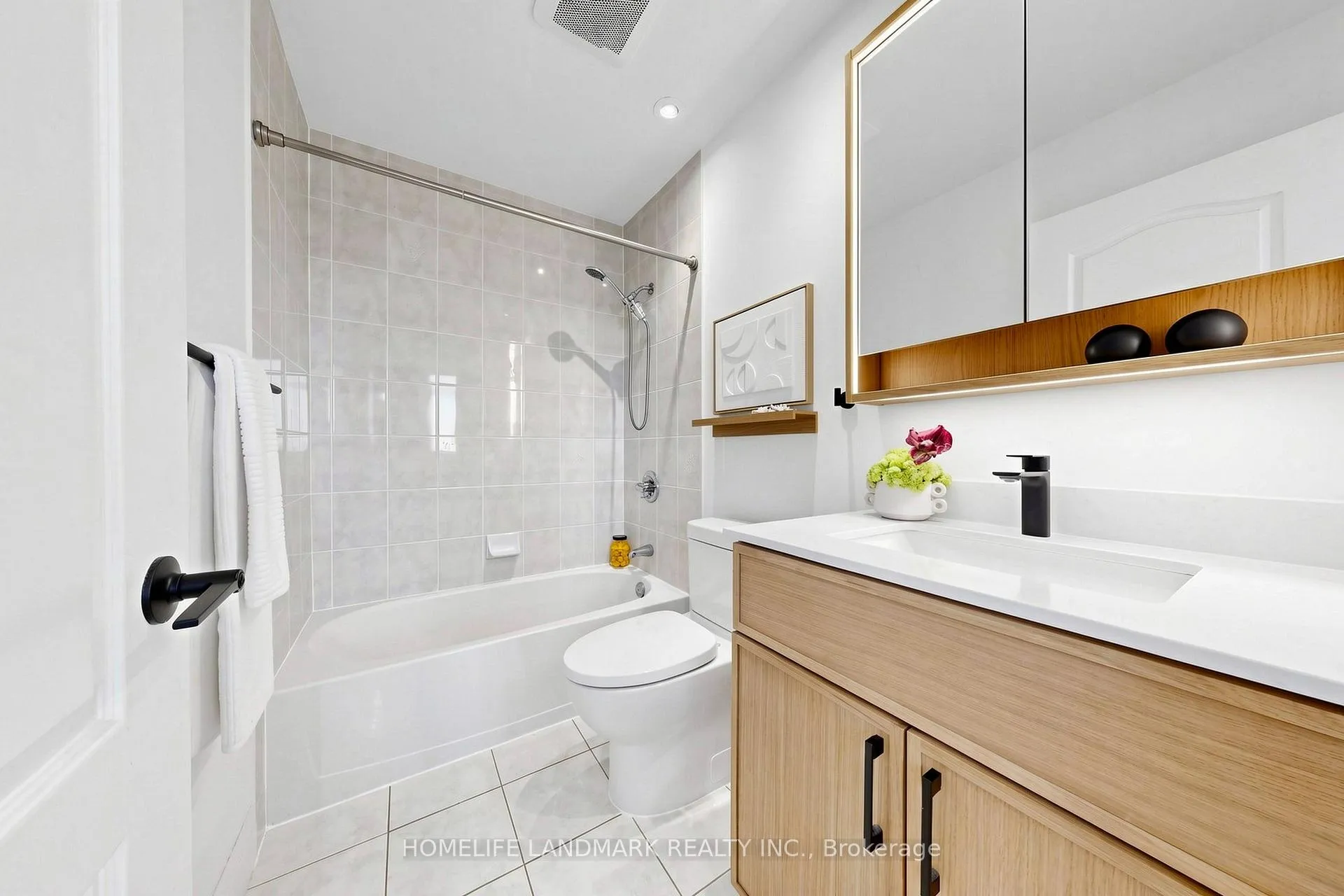 Photo 13 of Unit Lph5, 51 Saddlecreek Drive, Markham, Commerce Valley — HOMEH