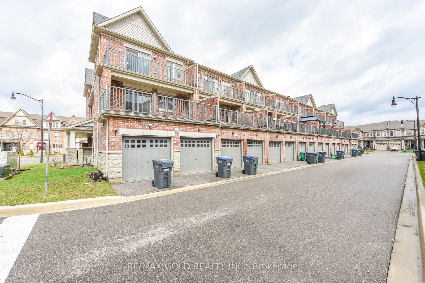 Photo 3 of 5 Remembrance Road, Brampton, Northwest Brampton — HOMEH