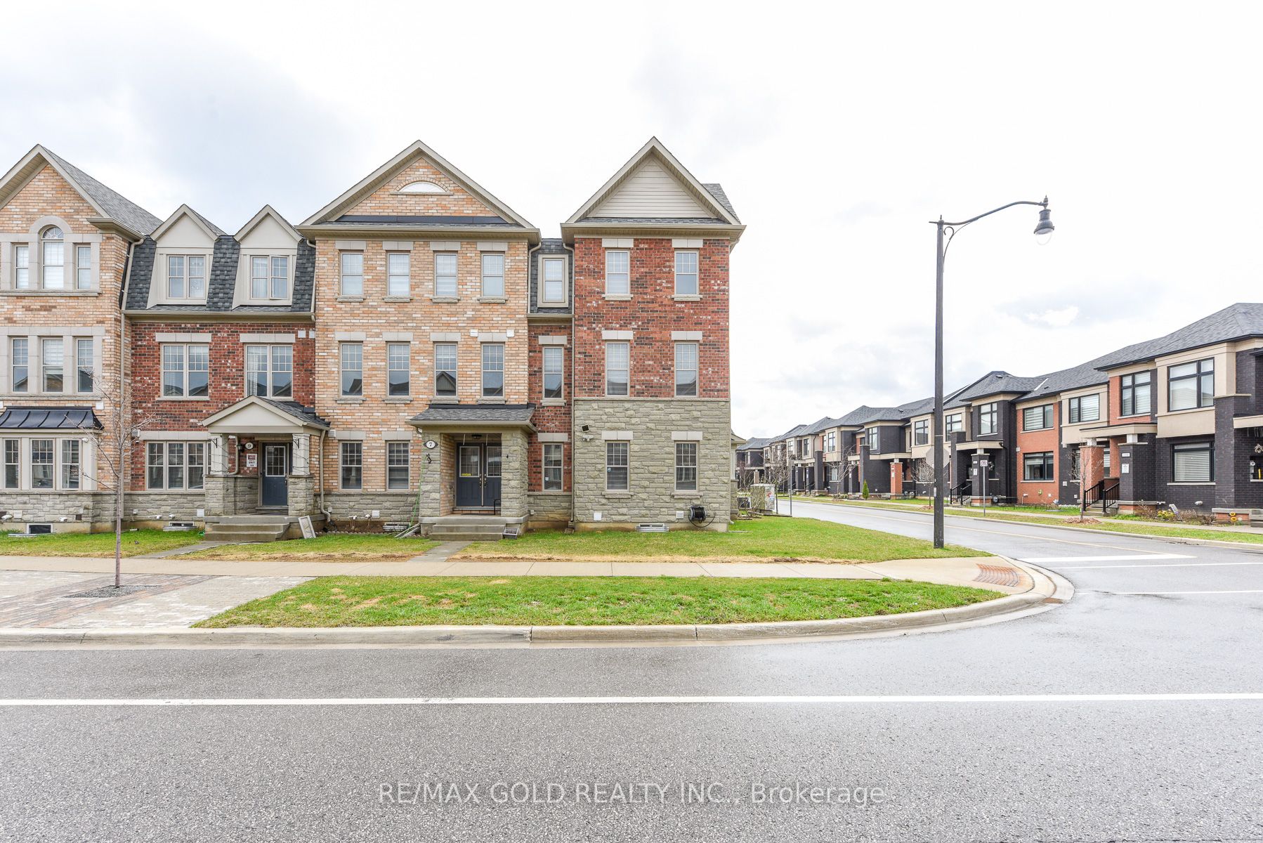 Photo 1 of 5 Remembrance Road, Brampton, Northwest Brampton — HOMEH