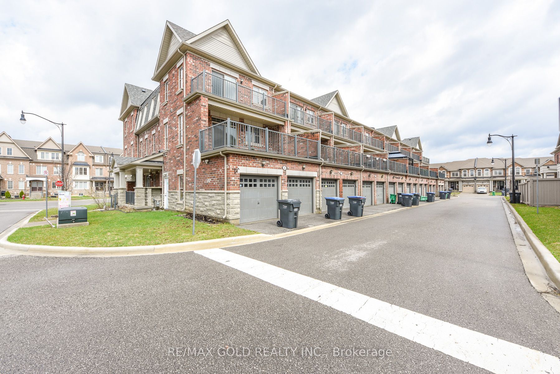 Photo 4 of 5 Remembrance Road, Brampton, Northwest Brampton — HOMEH