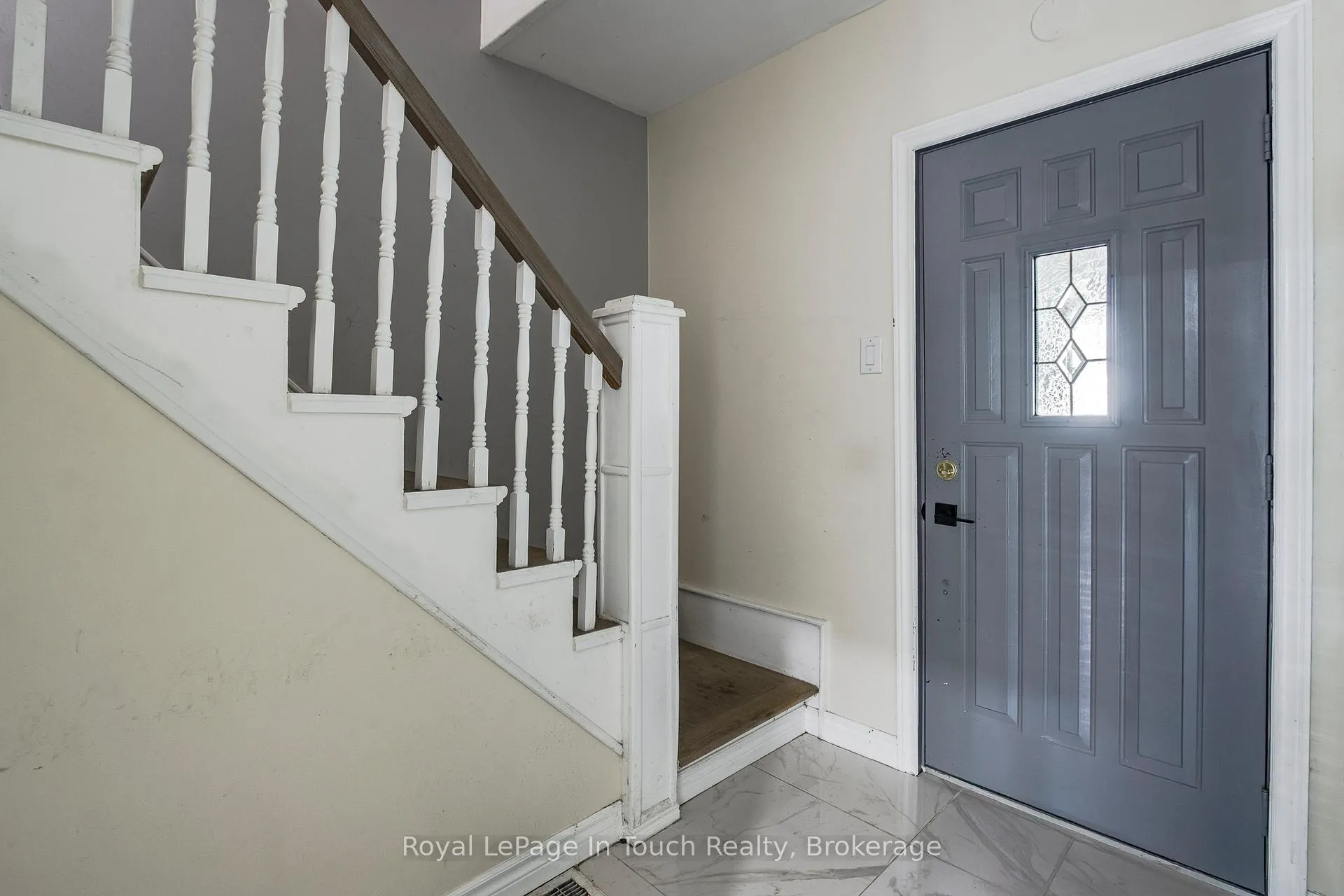 Photo 8 of 63 Fifth Street E, Midland — HOMEH