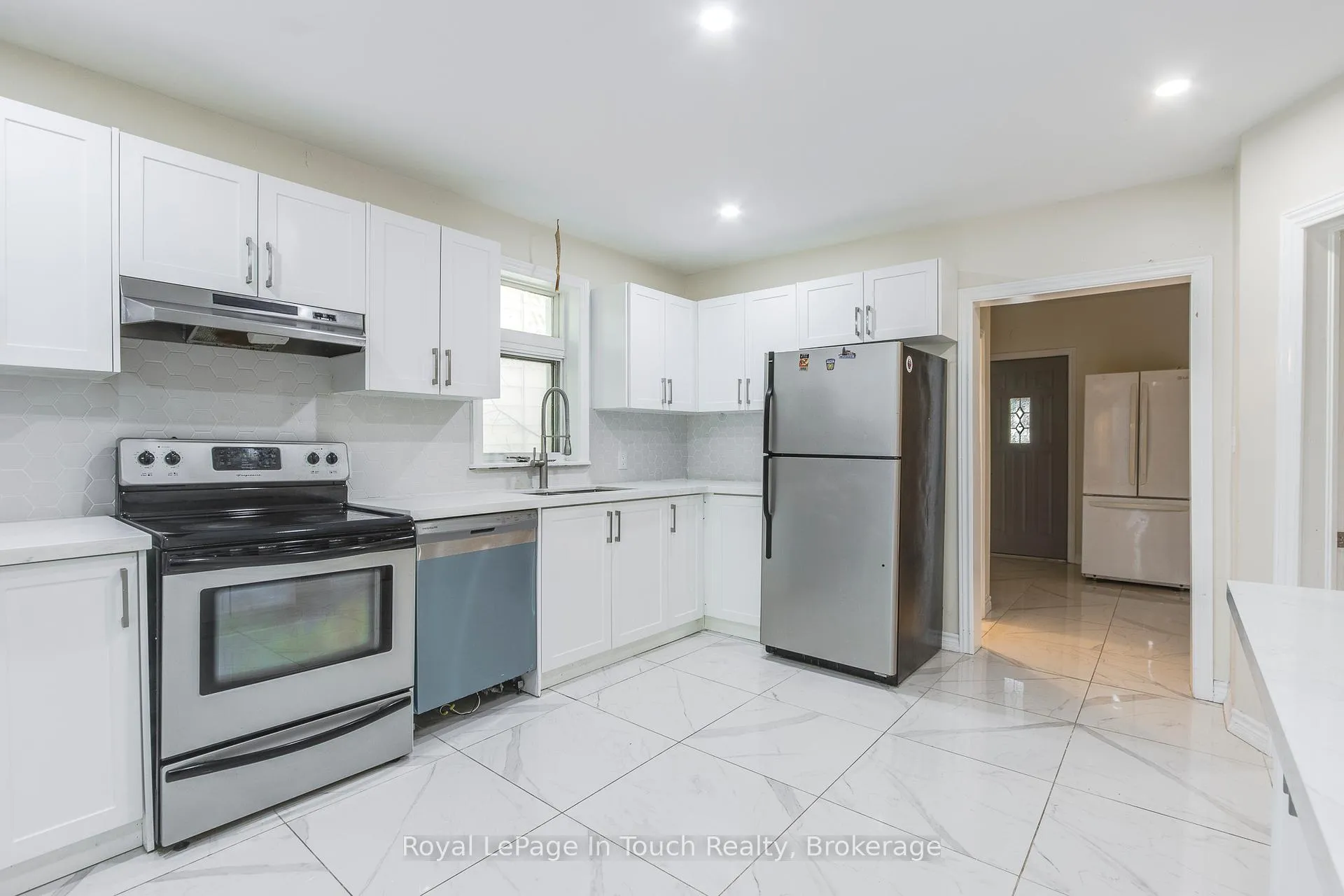 Photo 9 of 63 Fifth Street E, Midland — HOMEH
