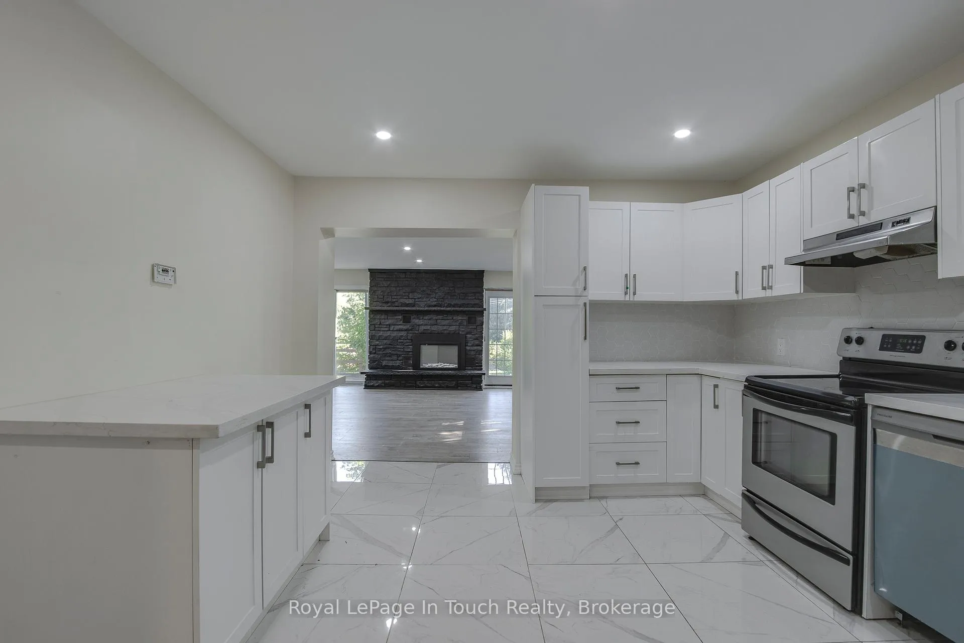 Photo 10 of 63 Fifth Street E, Midland — HOMEH