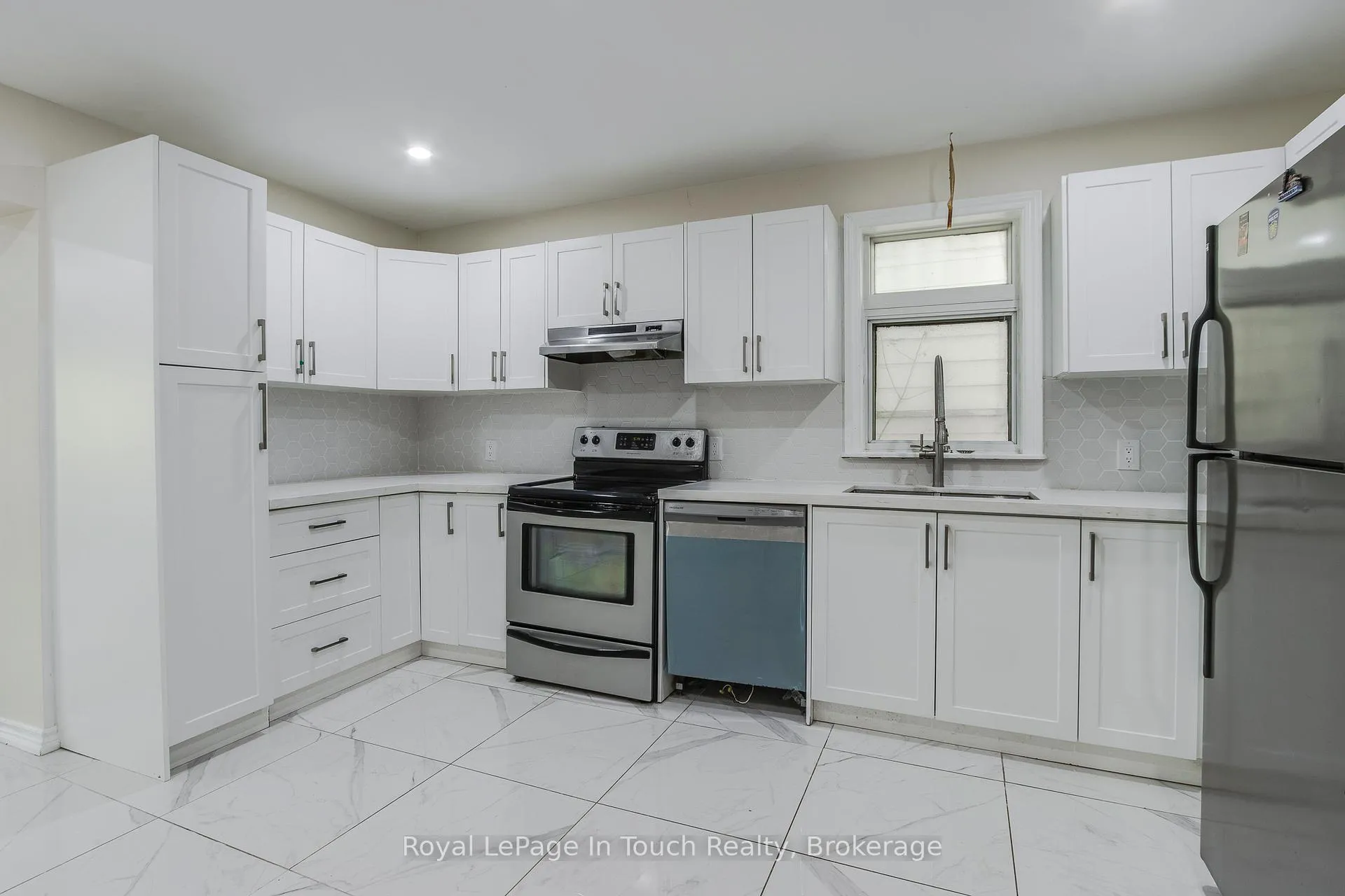 Photo 11 of 63 Fifth Street E, Midland — HOMEH