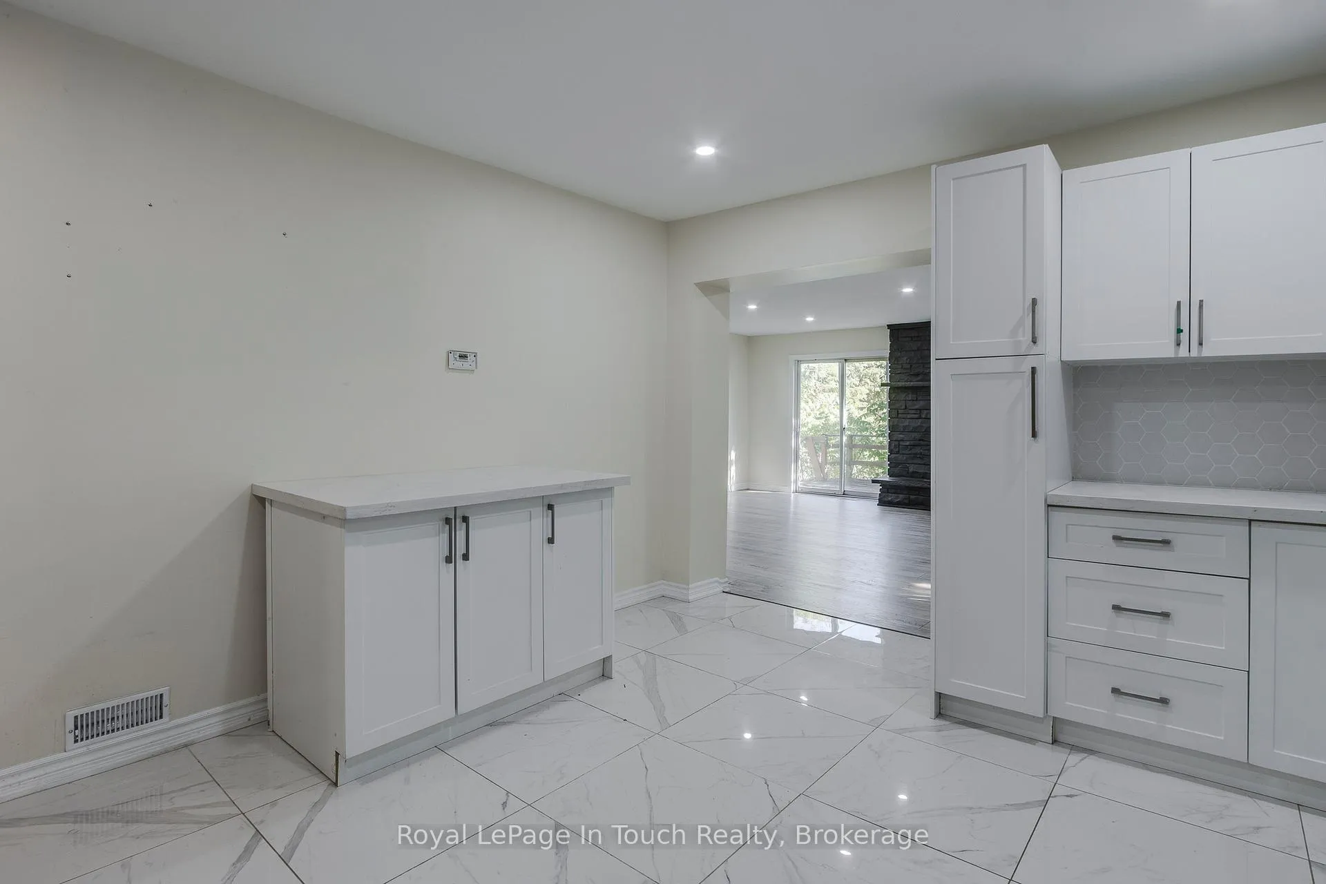 Photo 12 of 63 Fifth Street E, Midland — HOMEH