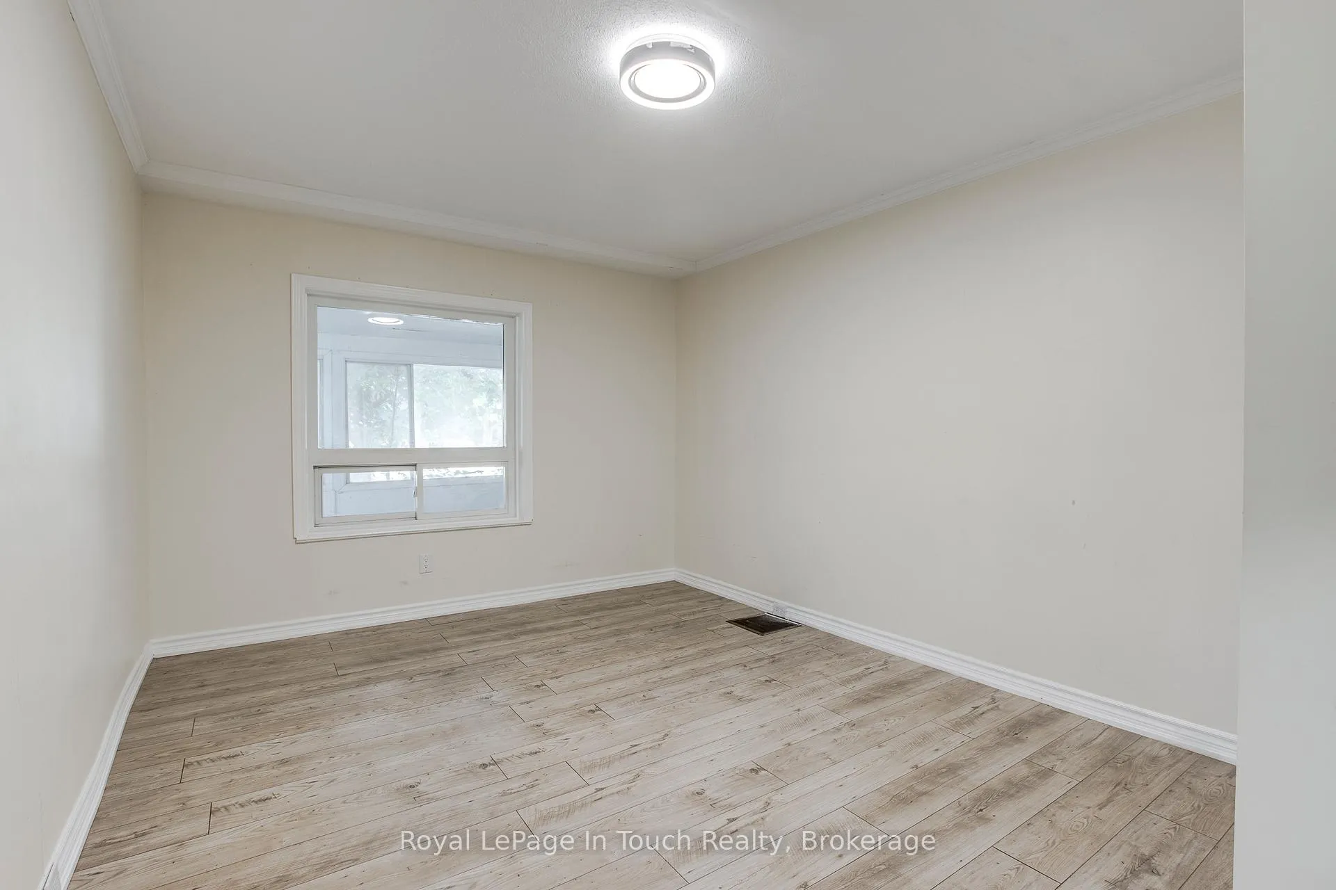 Photo 16 of 63 Fifth Street E, Midland — HOMEH