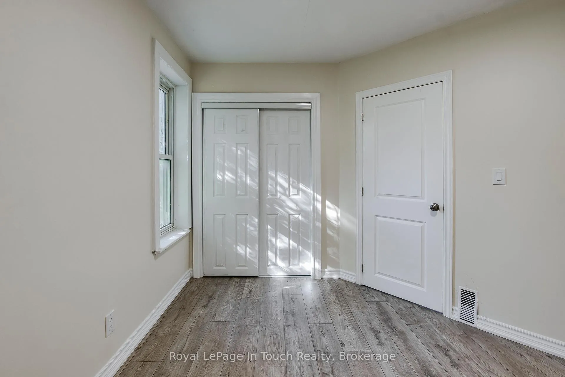 Photo 19 of 63 Fifth Street E, Midland — HOMEH