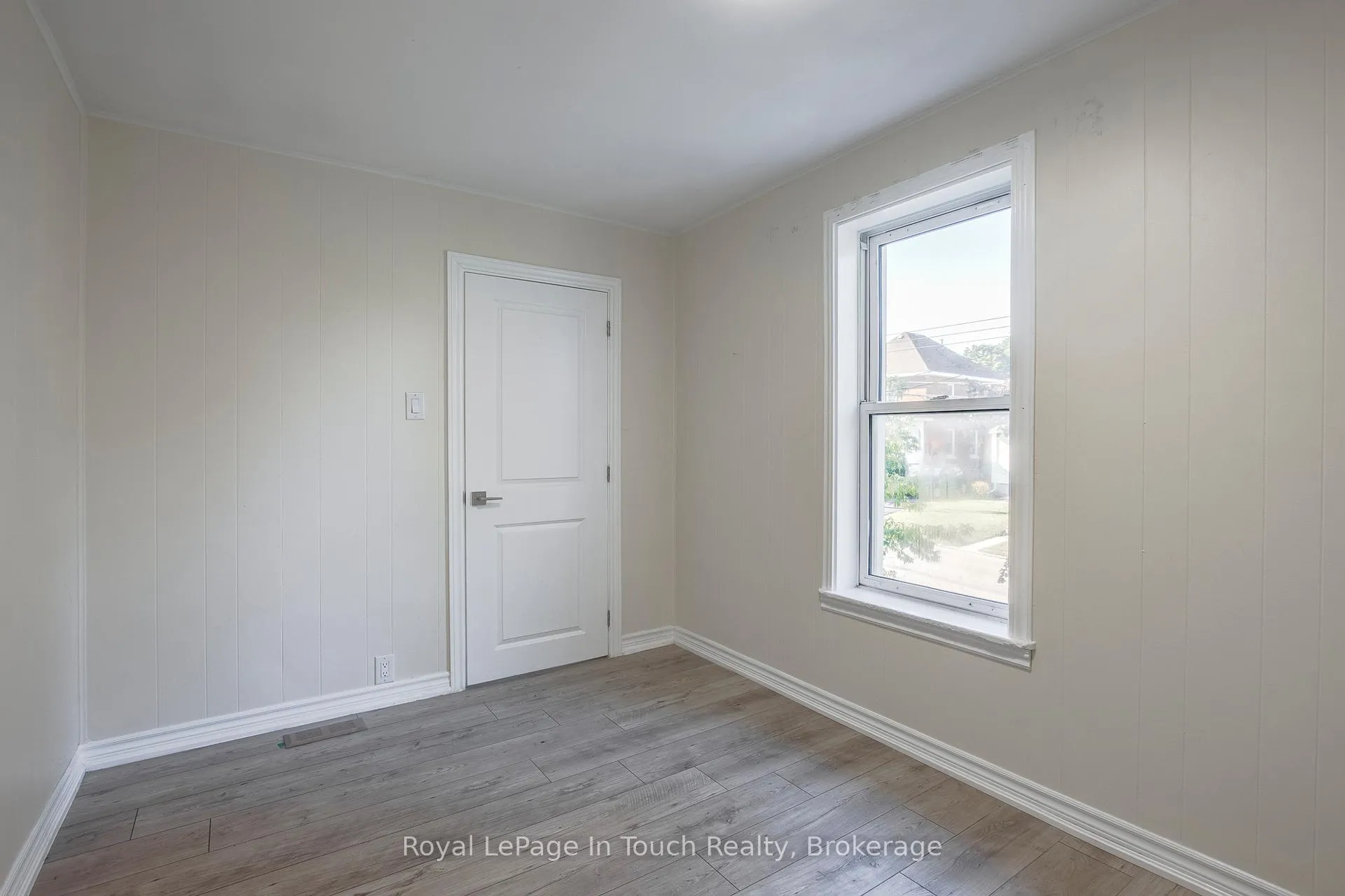 Photo 23 of 63 Fifth Street E, Midland — HOMEH