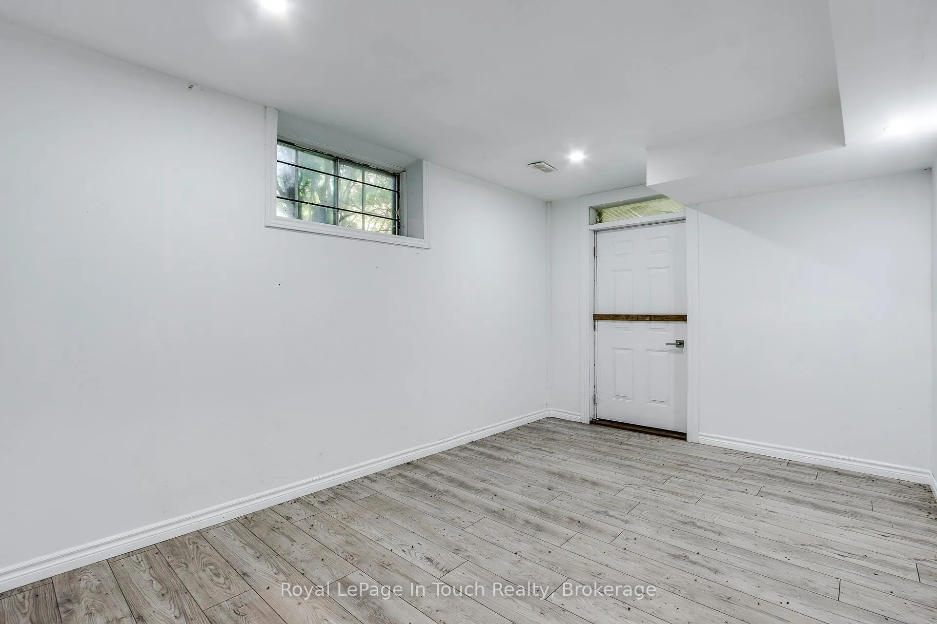 Photo 27 of 63 Fifth Street E, Midland — HOMEH