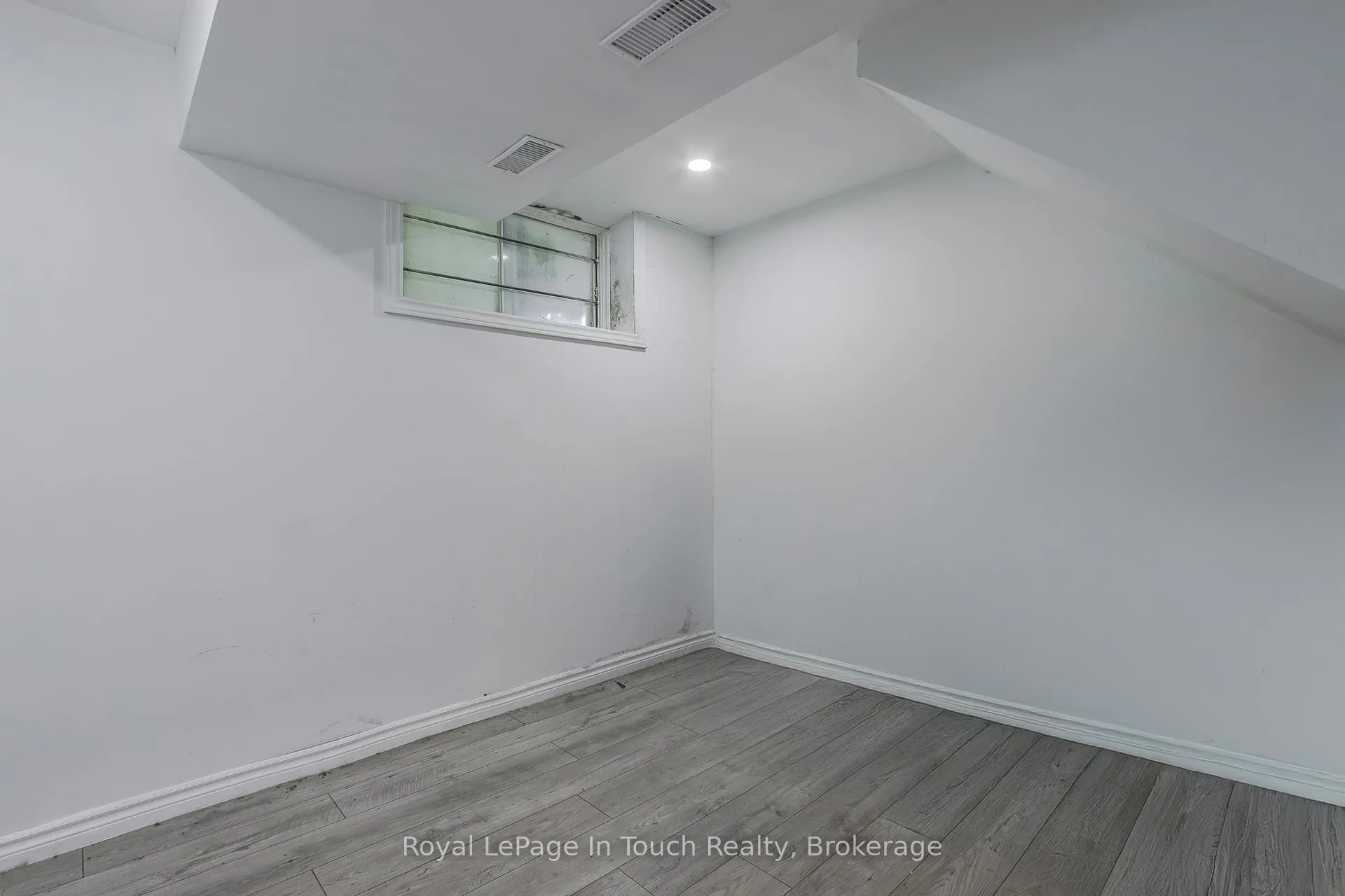 Photo 28 of 63 Fifth Street E, Midland — HOMEH