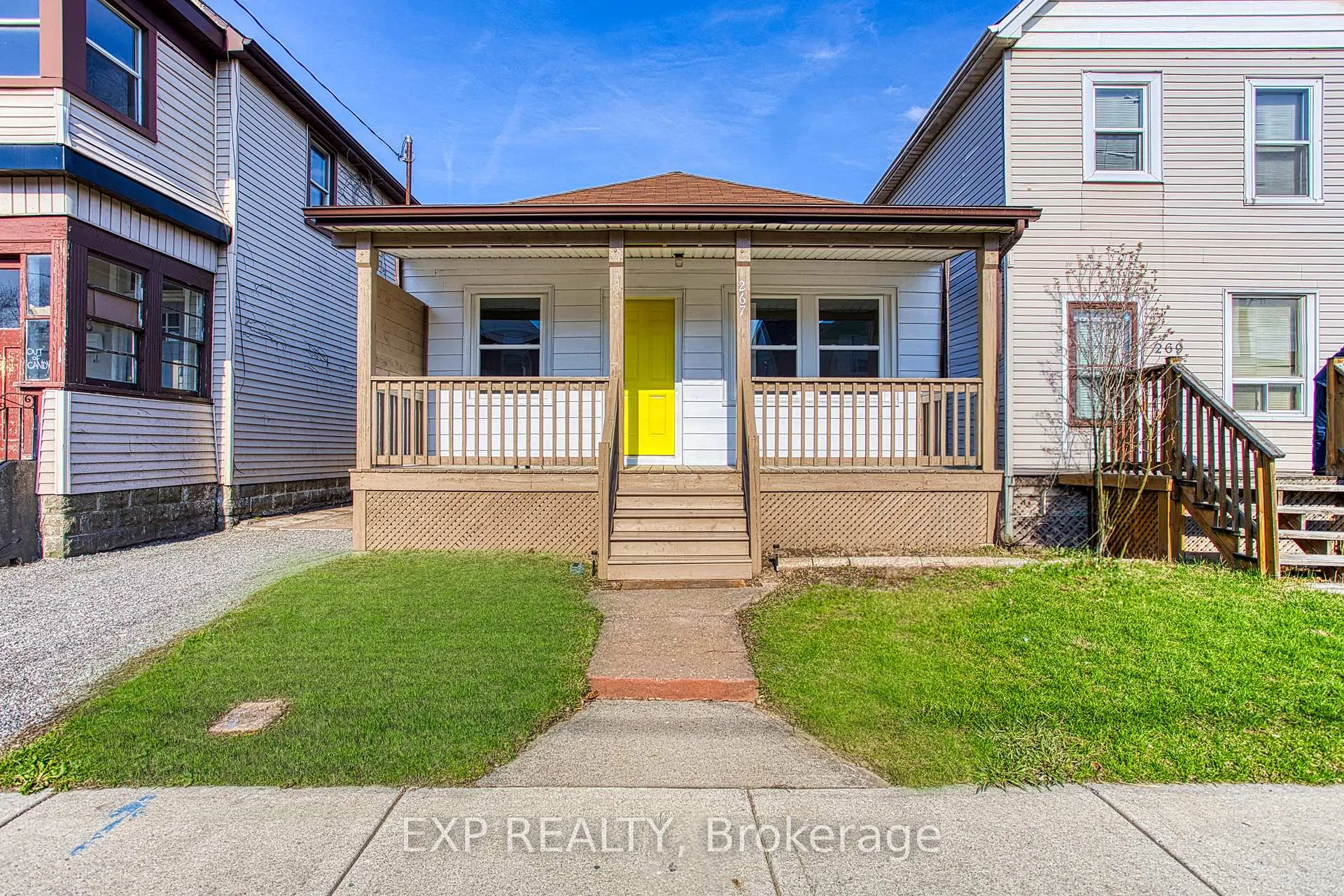 Front of 267 Rosslyn Avenue N