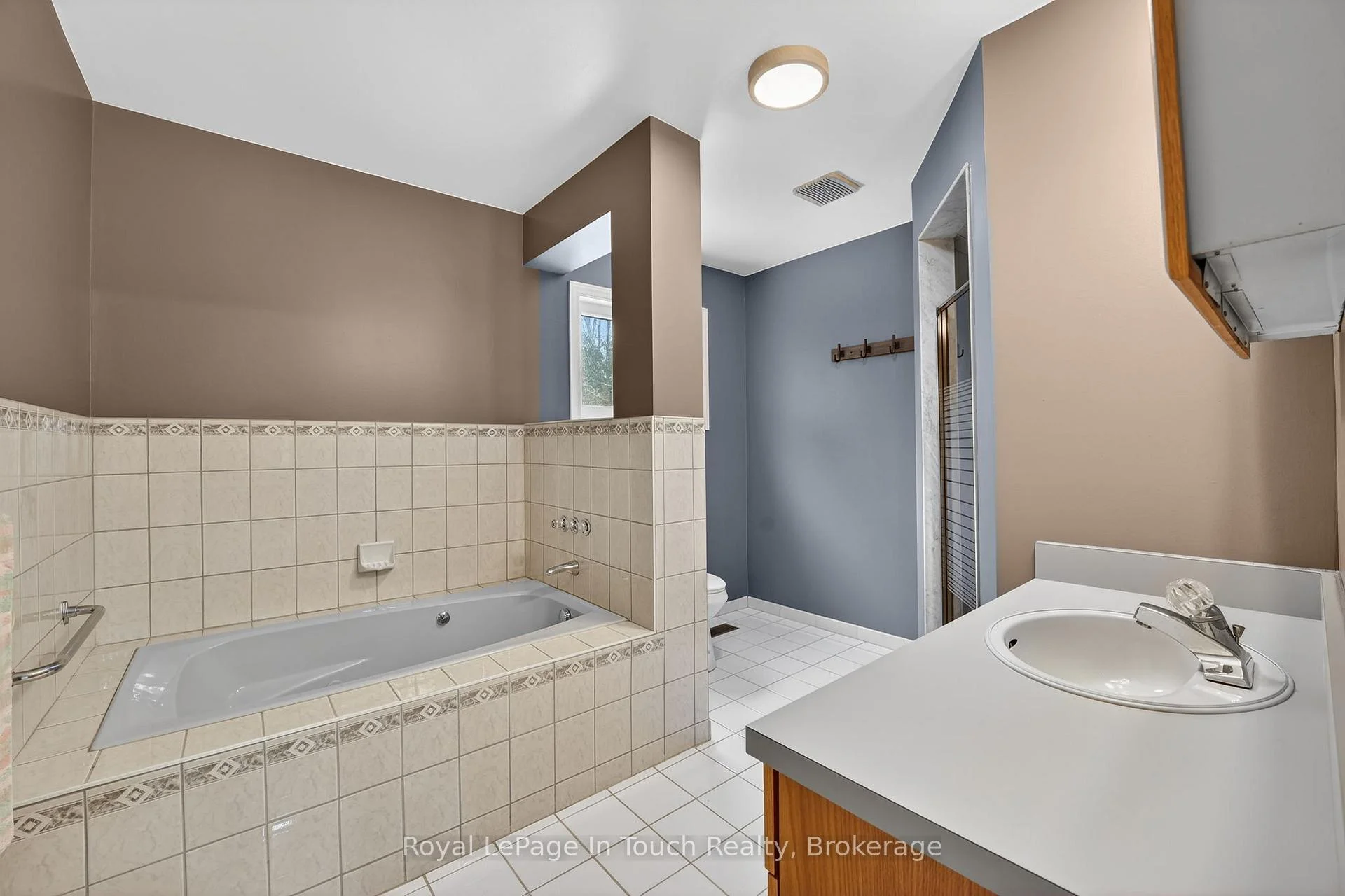 Photo 37 of 23 Duquette Court, Tiny, Rural Tiny — HOMEH