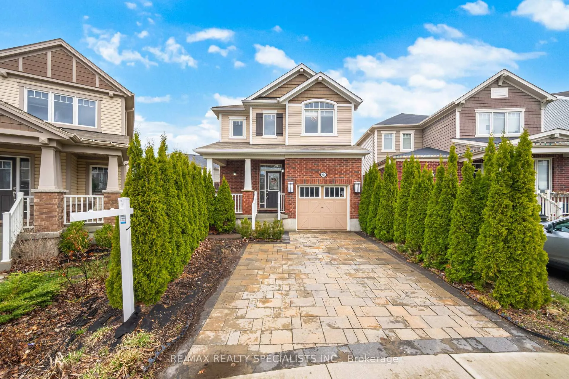 Photo 3 of 921 Orr Court, Kitchener, Rosenburg — HOMEH