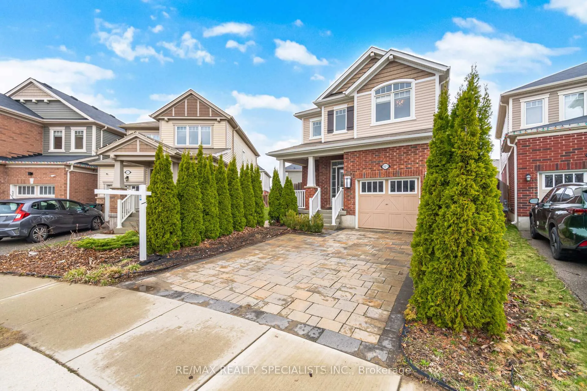 Photo 4 of 921 Orr Court, Kitchener, Rosenburg — HOMEH