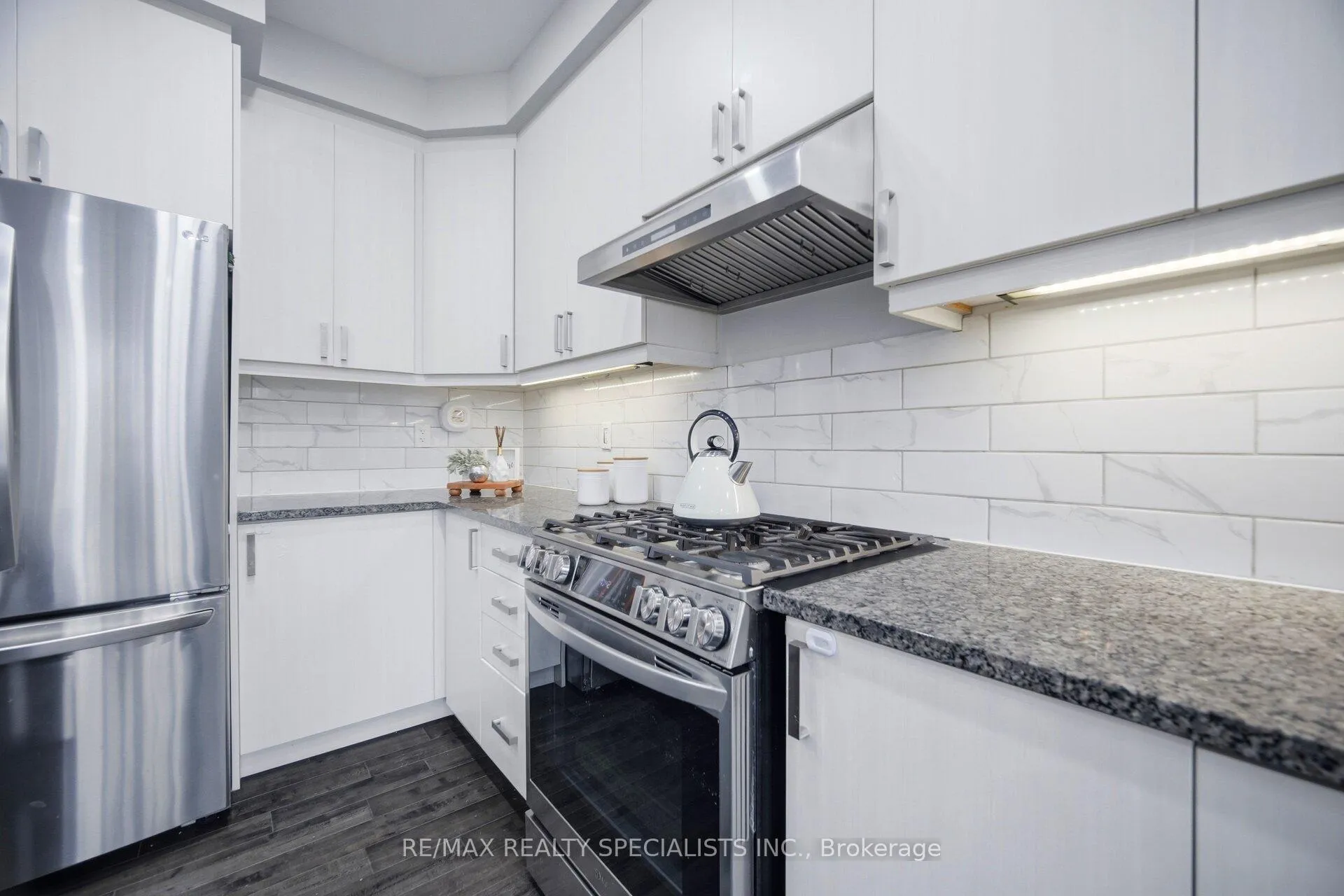 Photo 11 of 921 Orr Court, Kitchener, Rosenburg — HOMEH