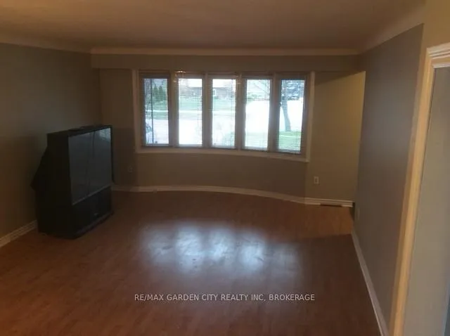 Photo 5 of Unit Upper, 43 Dunvegan Road, St. Catharines, Secord Woods — HOMEH