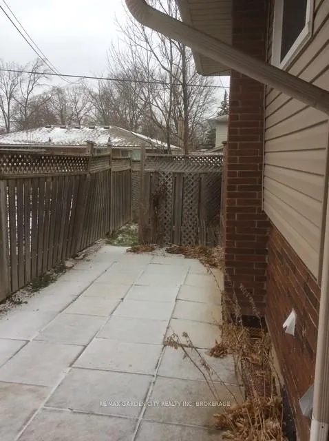 Photo 14 of Unit Upper, 43 Dunvegan Road, St. Catharines, Secord Woods — HOMEH