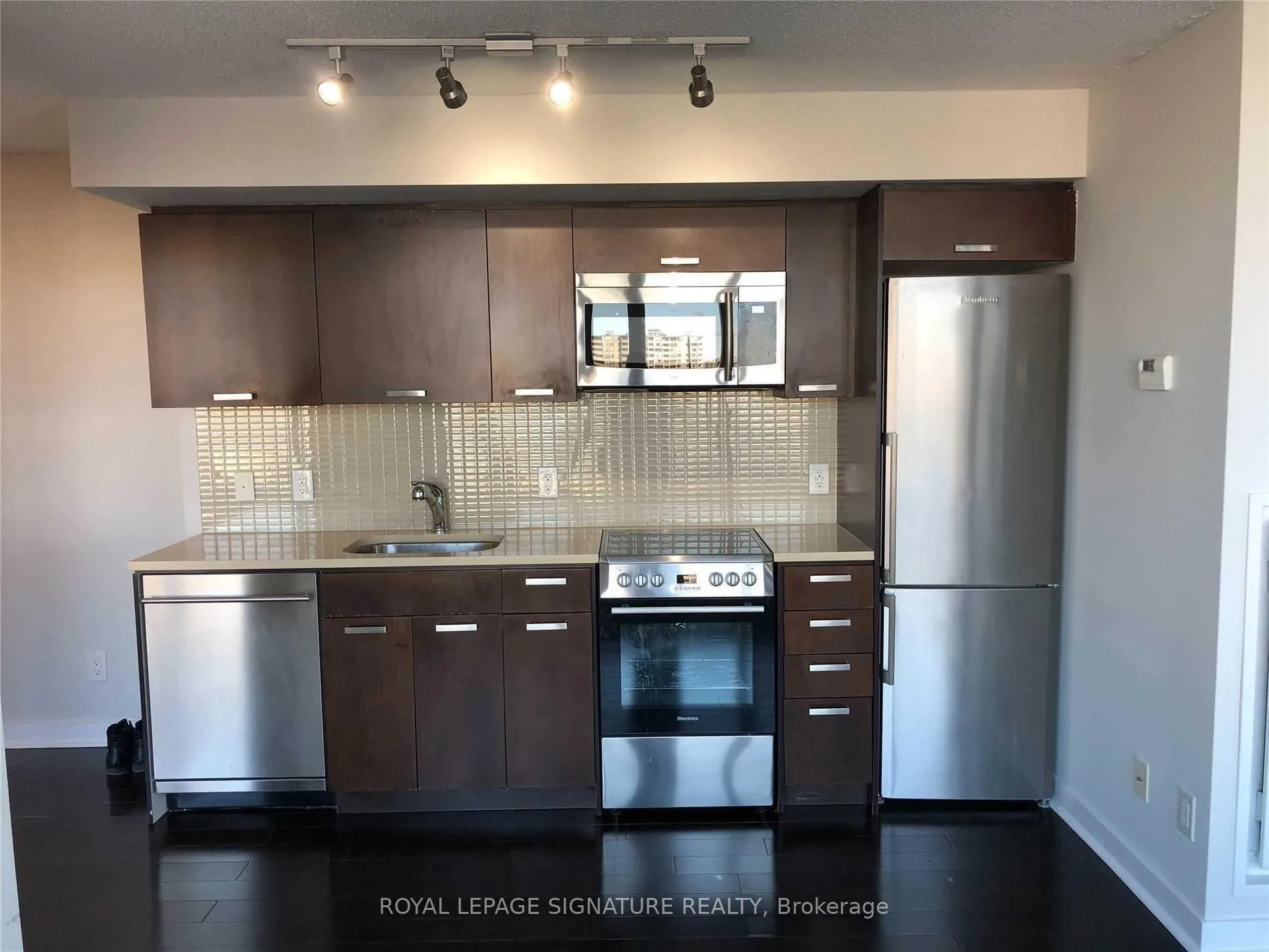 Photo 5 of Unit 1802, 295 Adelaide Street W, Toronto, Waterfront Communities — HOMEH