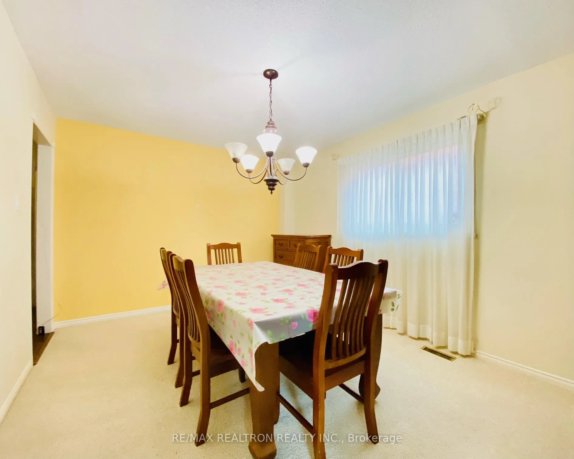 Photo 9 of 80 John Stiver Crescent, Markham, Buttonville — HOMEH