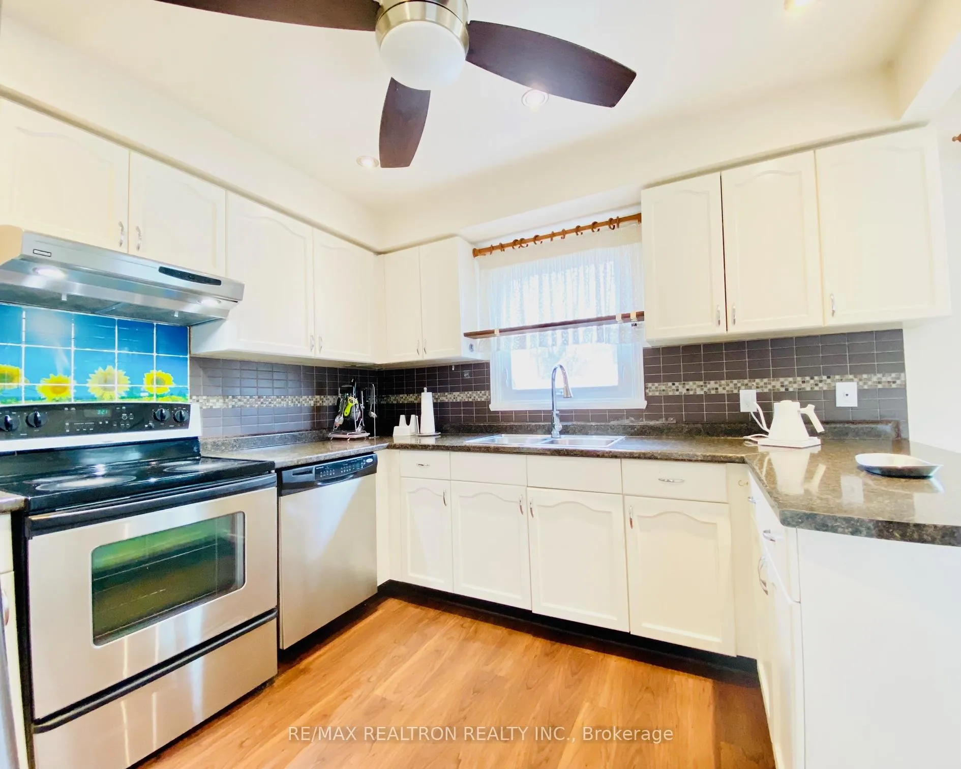 Photo 11 of 80 John Stiver Crescent, Markham, Buttonville — HOMEH