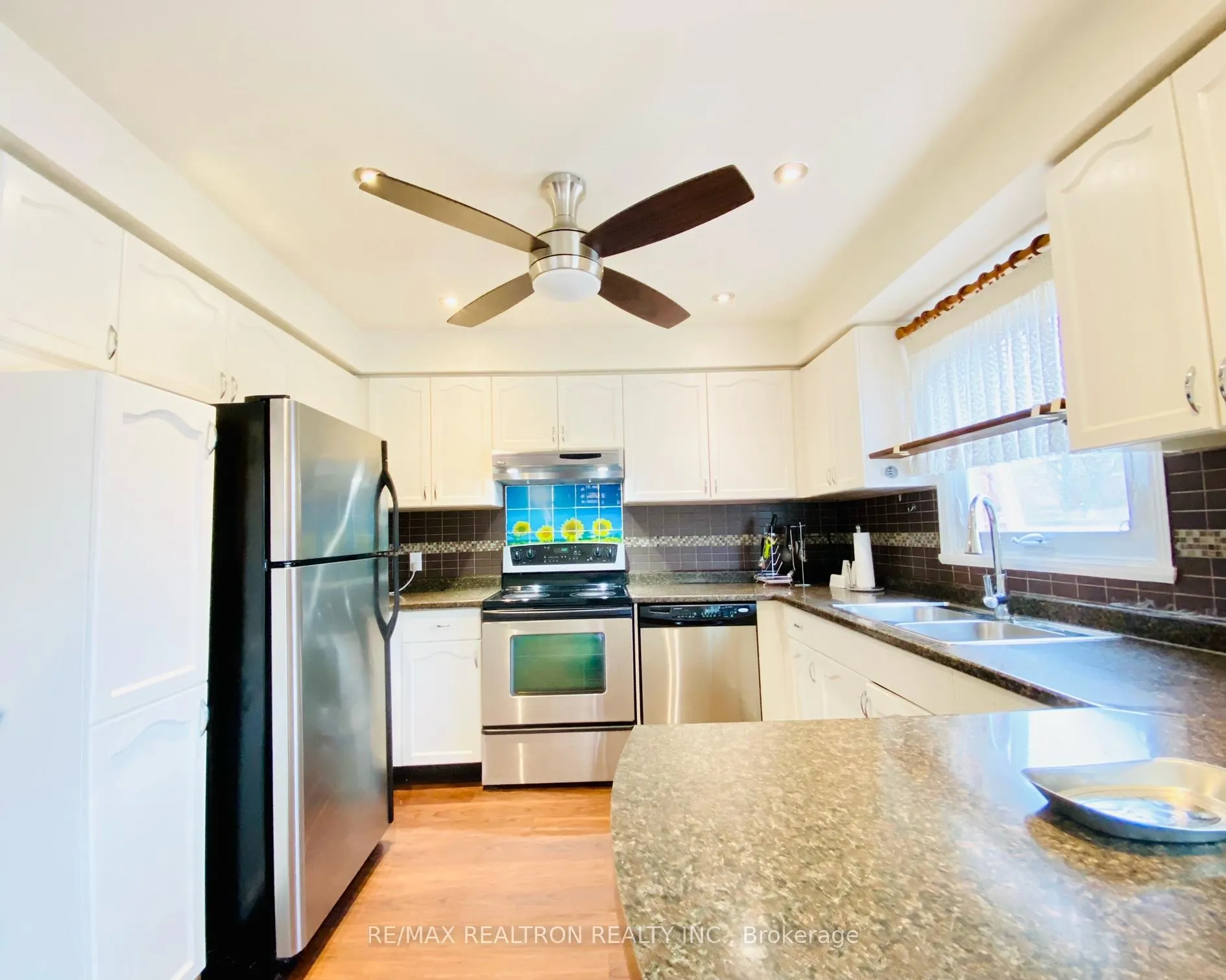 Photo 12 of 80 John Stiver Crescent, Markham, Buttonville — HOMEH