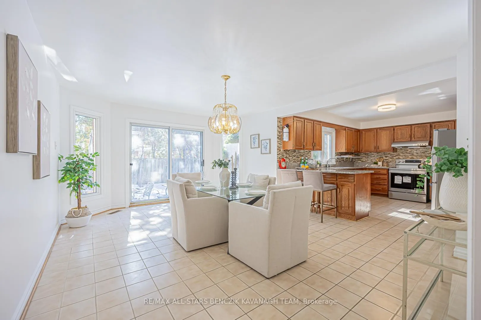 Photo 7 of 57 Highglen Avenue, Markham, Milliken Mills East — HOMEH