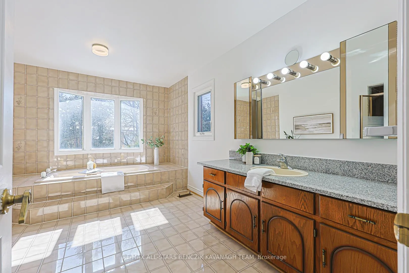 Photo 17 of 57 Highglen Avenue, Markham, Milliken Mills East — HOMEH