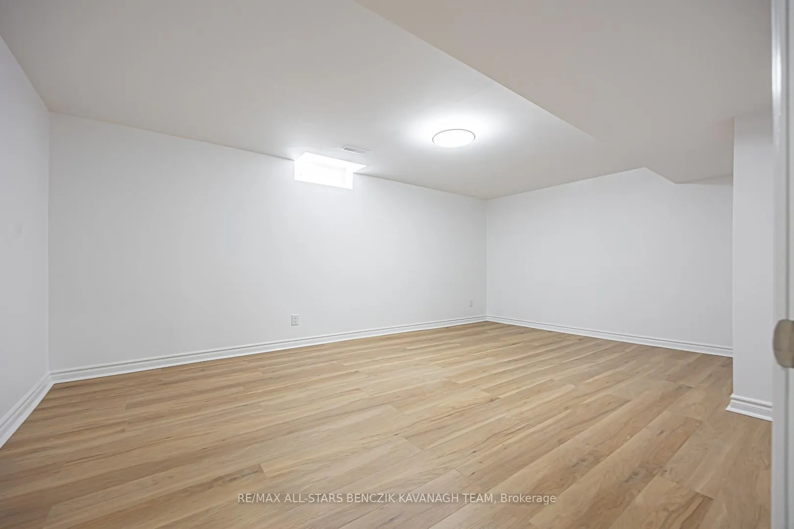 Photo 28 of 57 Highglen Avenue, Markham, Milliken Mills East — HOMEH