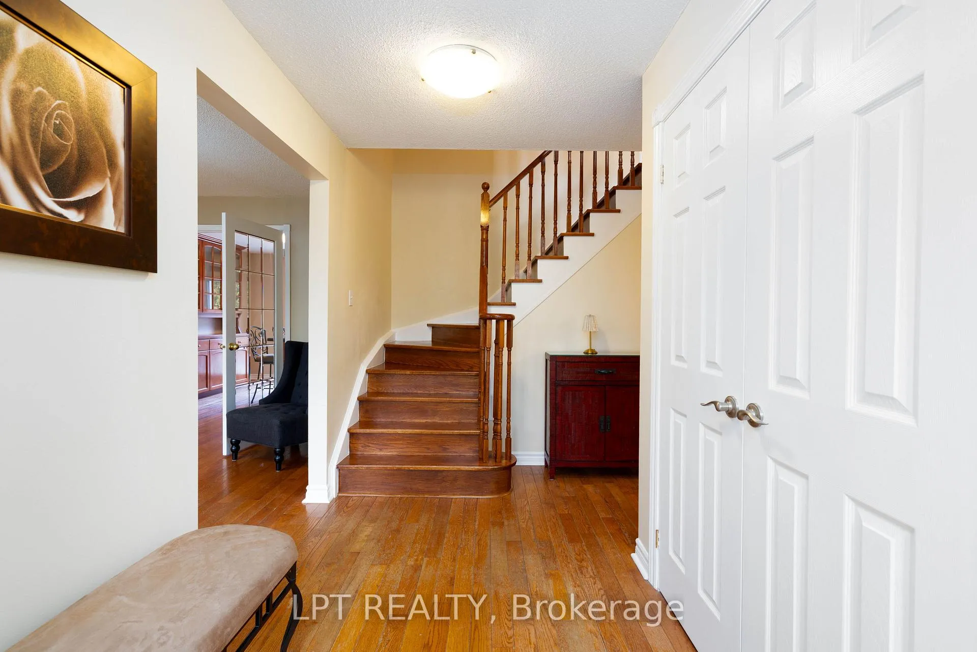 Photo 4 of 54 Meyer Circle, Markham, Markham Village — HOMEH