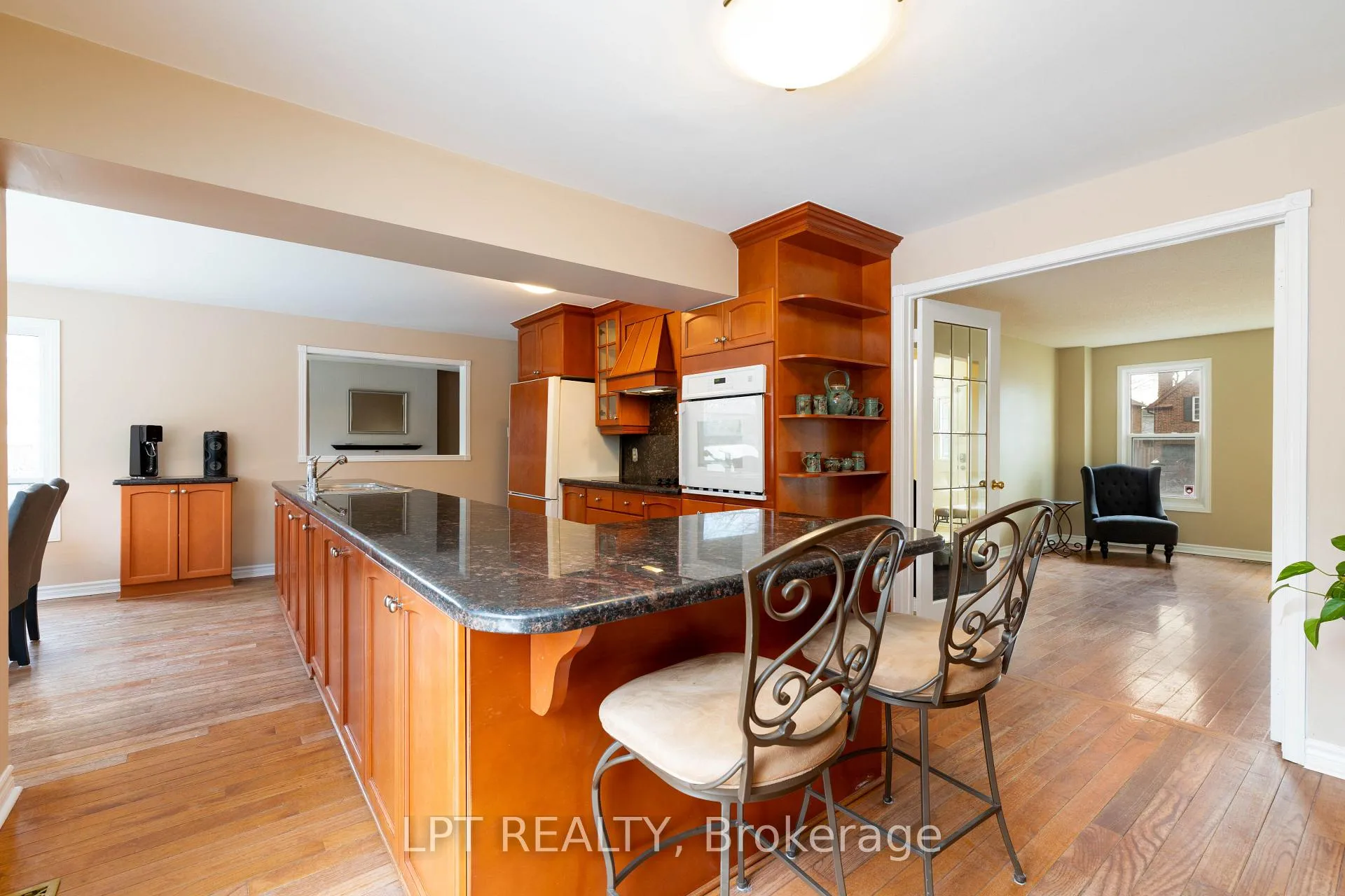 Photo 12 of 54 Meyer Circle, Markham, Markham Village — HOMEH