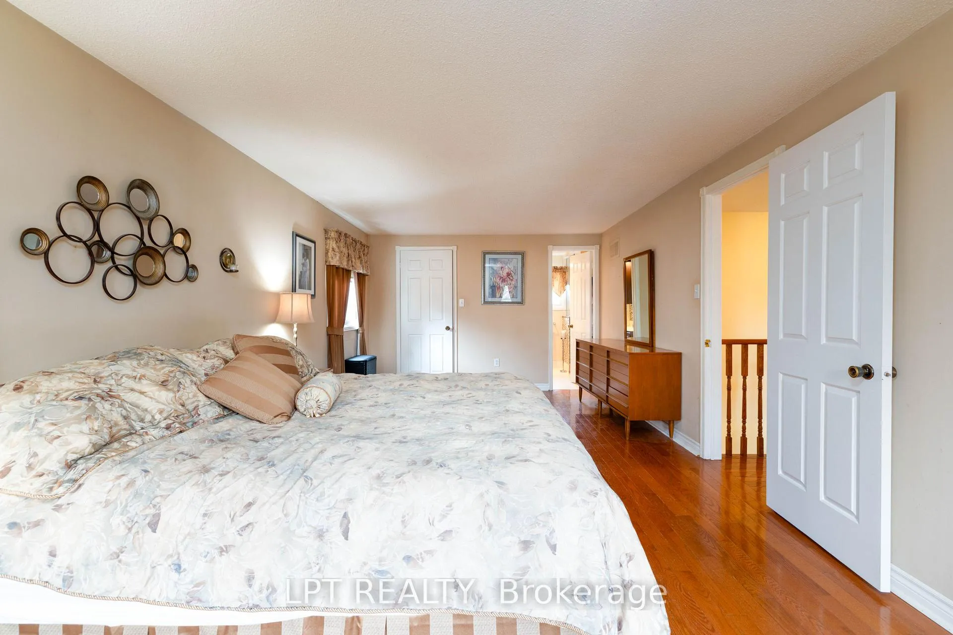 Photo 16 of 54 Meyer Circle, Markham, Markham Village — HOMEH