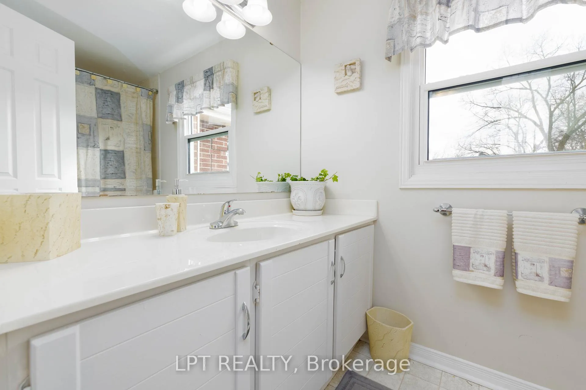 Photo 24 of 54 Meyer Circle, Markham, Markham Village — HOMEH