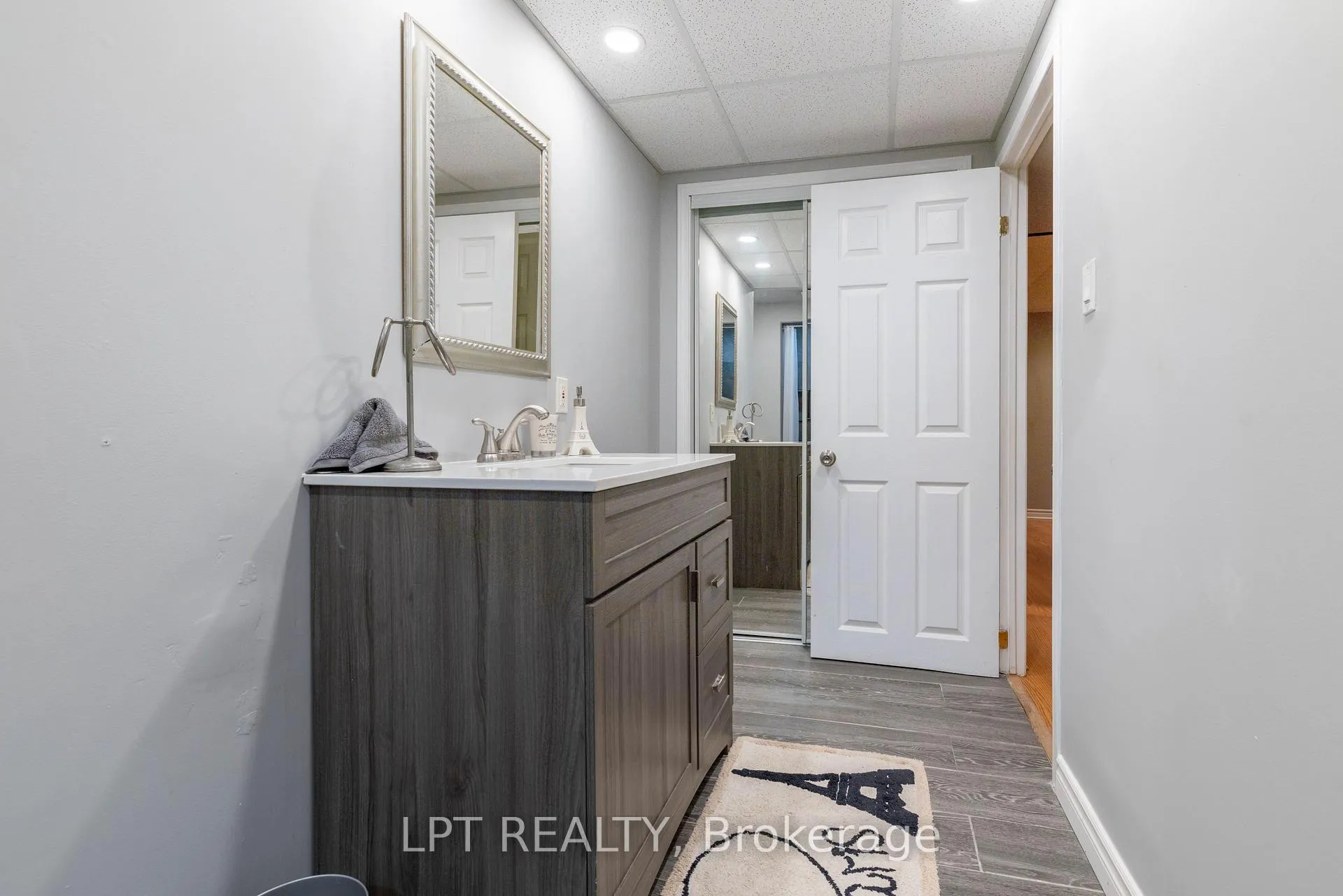 Photo 34 of 54 Meyer Circle, Markham, Markham Village — HOMEH