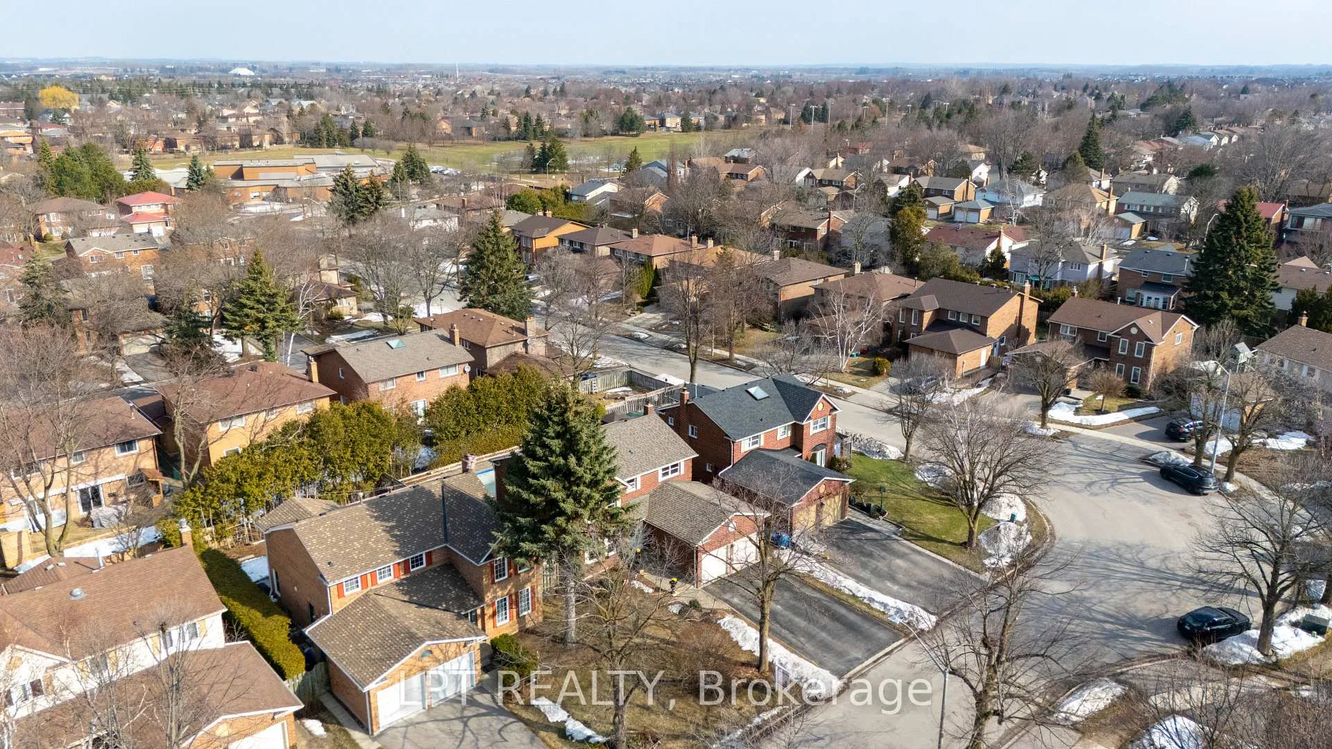 Photo 37 of 54 Meyer Circle, Markham, Markham Village — HOMEH