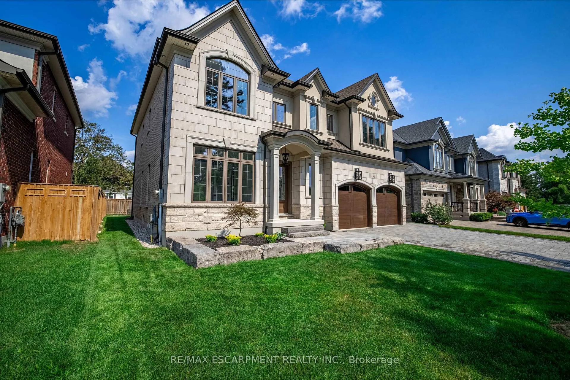 Photo 4 of 31 Bayside Court, Burlington, LaSalle — HOMEH