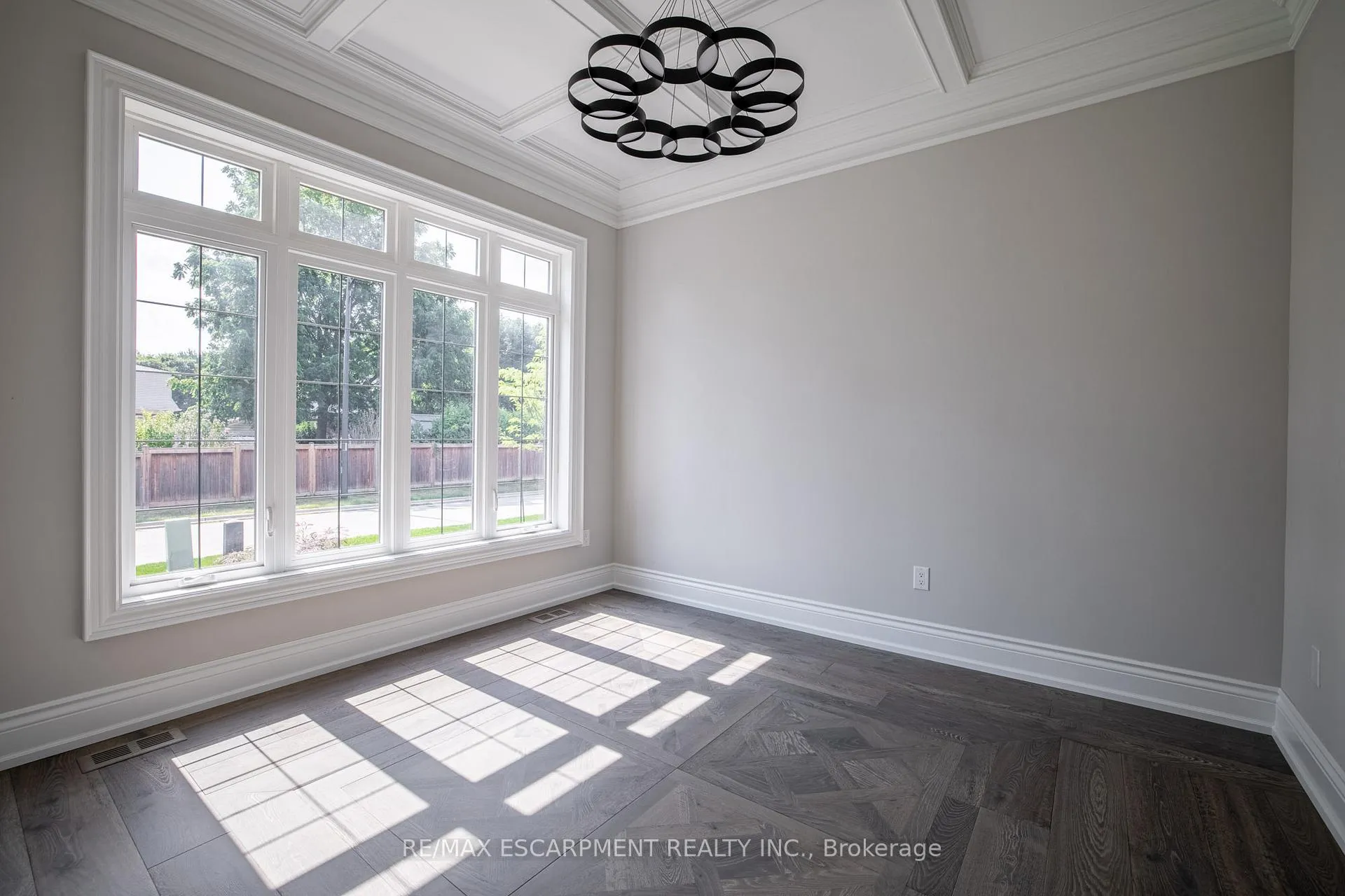 Photo 6 of 31 Bayside Court, Burlington, LaSalle — HOMEH