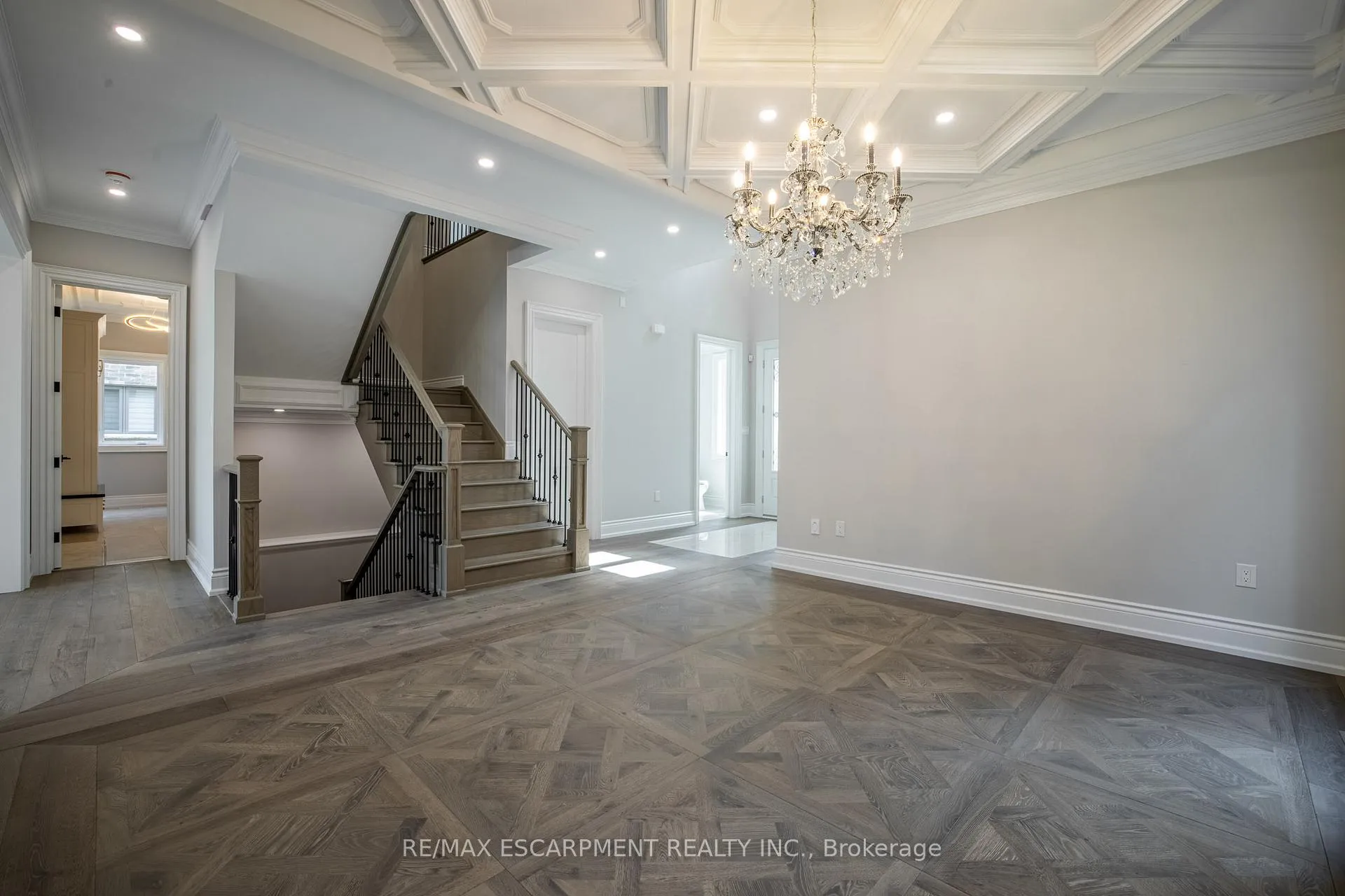 Photo 8 of 31 Bayside Court, Burlington, LaSalle — HOMEH