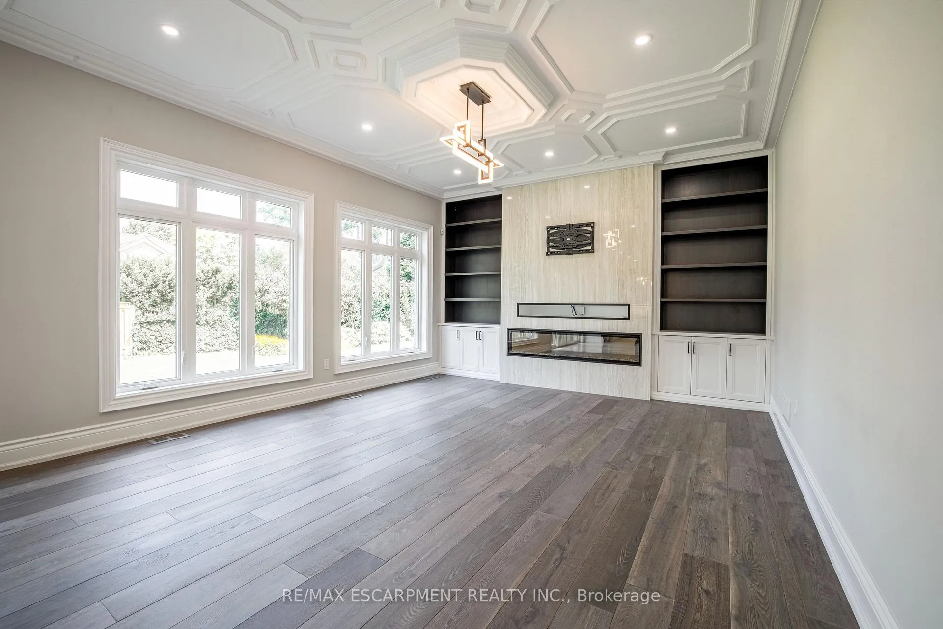 Photo 9 of 31 Bayside Court, Burlington, LaSalle — HOMEH