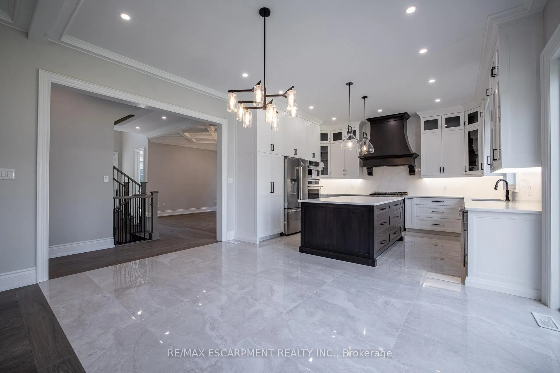 Photo 11 of 31 Bayside Court, Burlington, LaSalle — HOMEH
