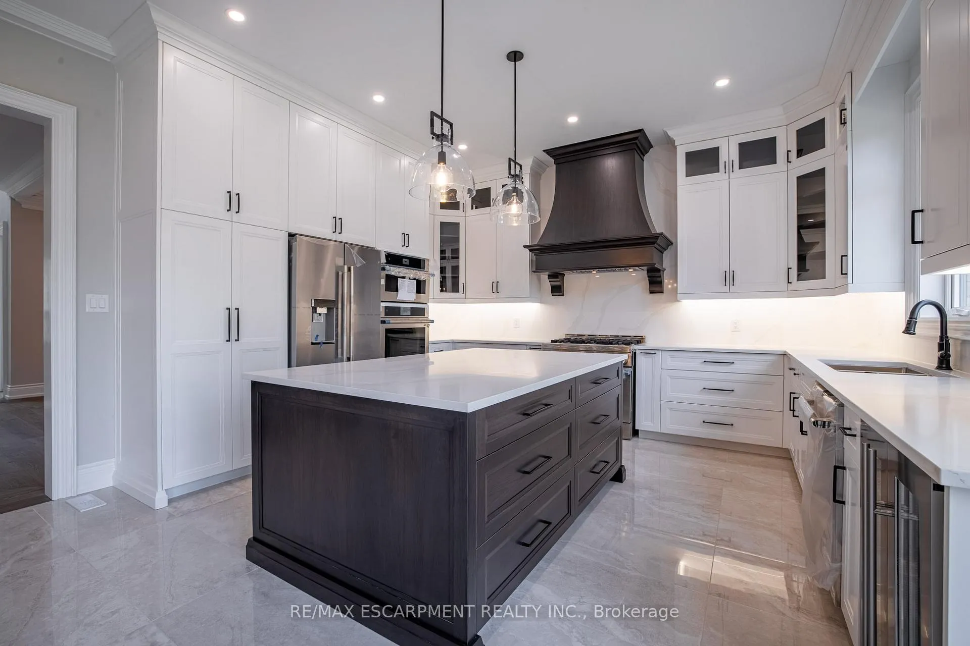 Photo 12 of 31 Bayside Court, Burlington, LaSalle — HOMEH