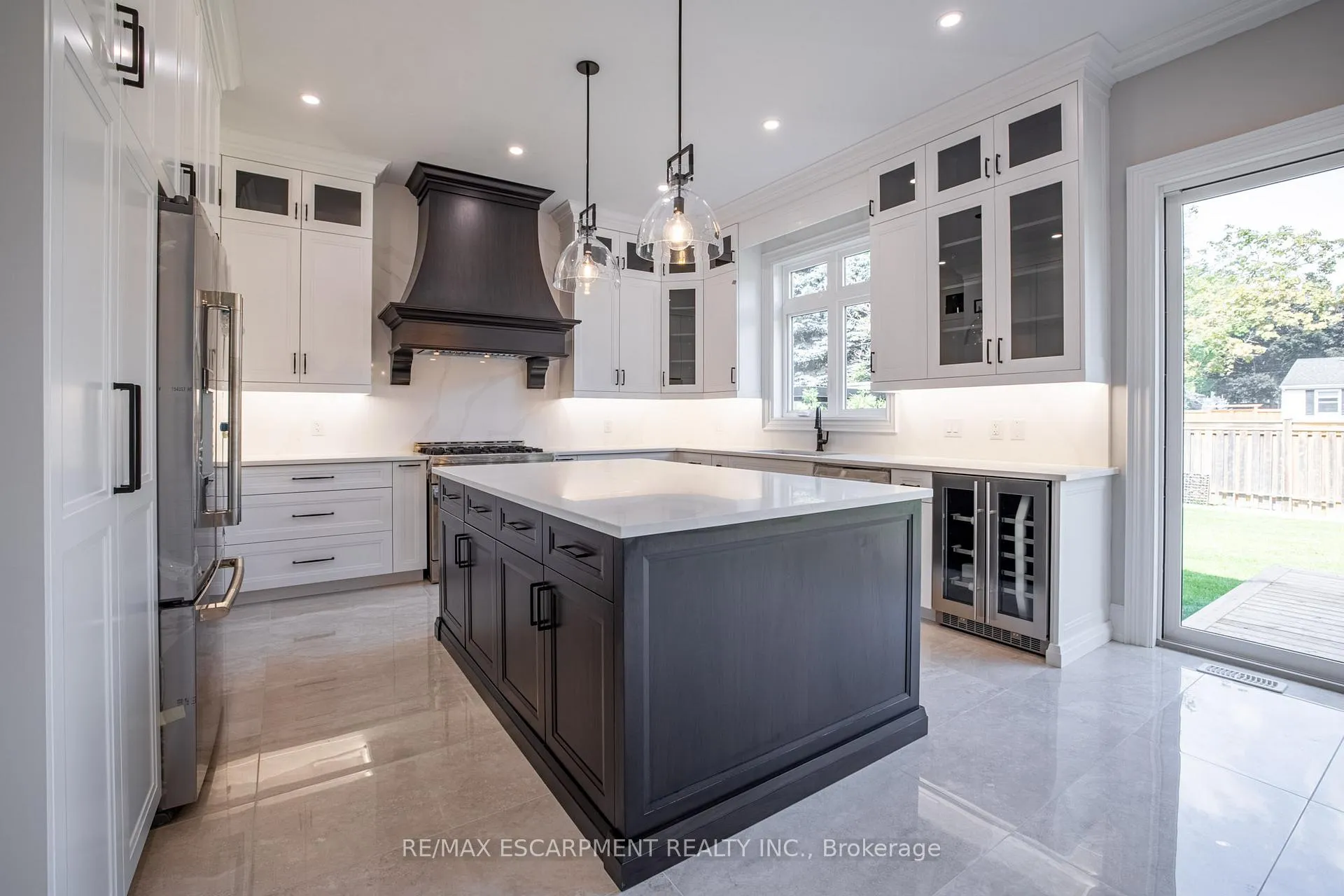Photo 13 of 31 Bayside Court, Burlington, LaSalle — HOMEH