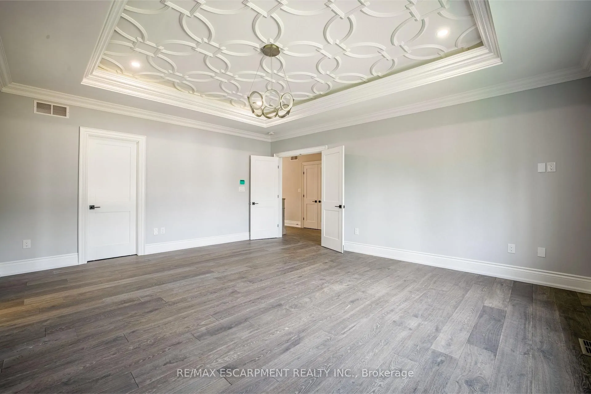 Photo 17 of 31 Bayside Court, Burlington, LaSalle — HOMEH