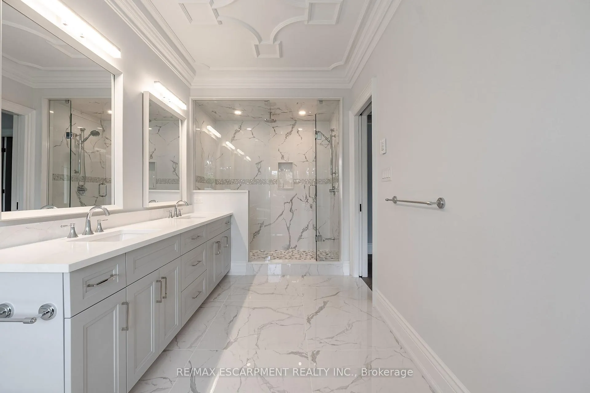 Photo 20 of 31 Bayside Court, Burlington, LaSalle — HOMEH