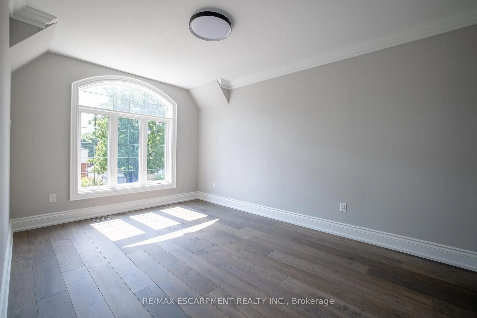 Photo 22 of 31 Bayside Court, Burlington, LaSalle — HOMEH