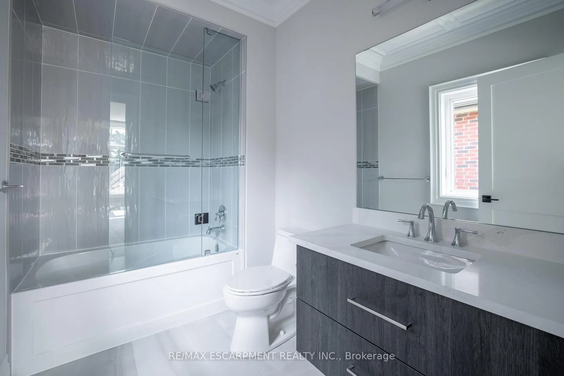 Photo 23 of 31 Bayside Court, Burlington, LaSalle — HOMEH